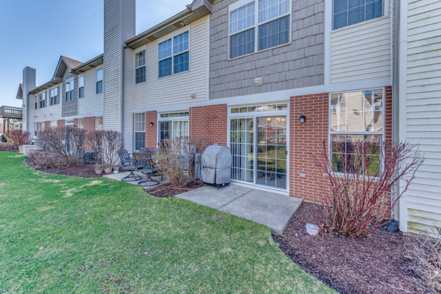24011 Walnut Cir, Plainfield, IL 60585 photo 2