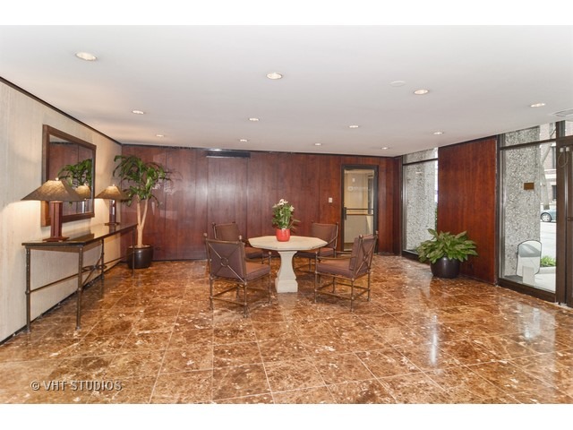 1 E Scott St #402, Chicago, IL 60610 photo 2