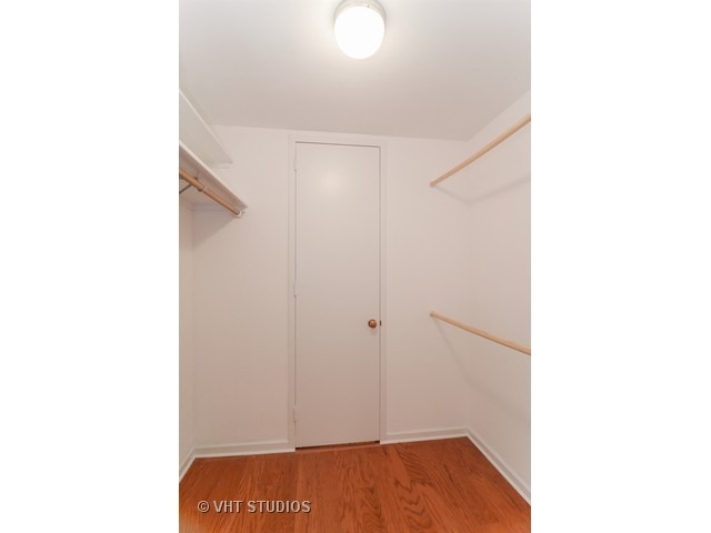 1 E Scott St #402, Chicago, IL 60610 photo 10