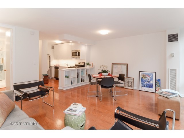 1 E Scott St #402, Chicago, IL 60610 photo 5