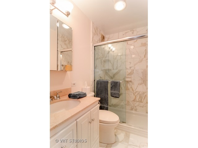 1 E Scott St #402, Chicago, IL 60610 photo 9