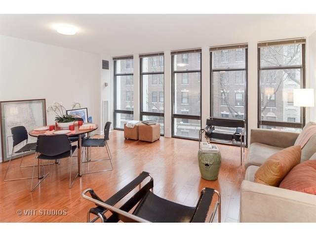 1 E Scott St #402, Chicago, IL 60610 photo 4