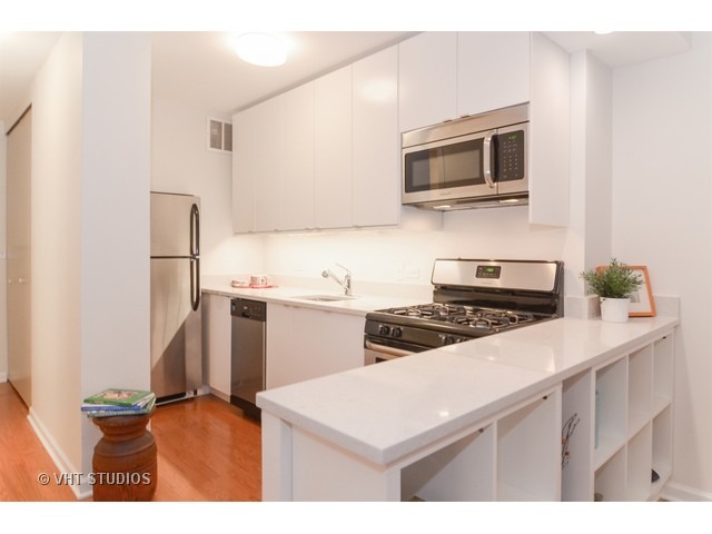 1 E Scott St #402, Chicago, IL 60610 photo 7