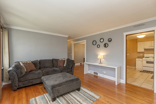 664 Keep Ave, Elgin, IL 60120 photo 4