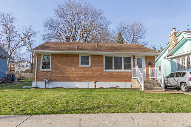 664 Keep Ave, Elgin, IL 60120 photo 2