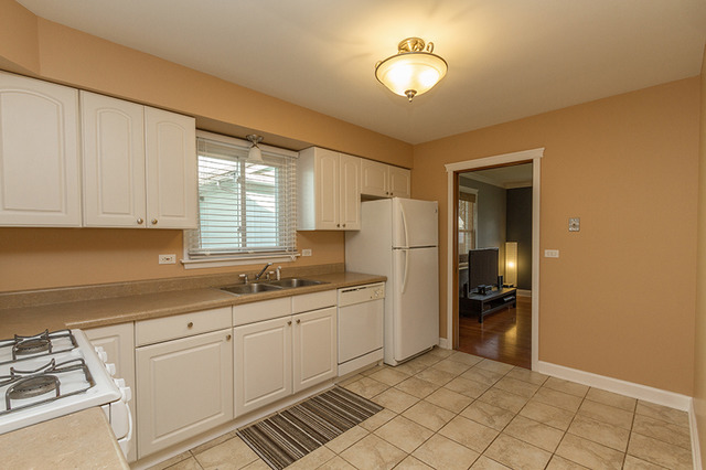 664 Keep Ave, Elgin, IL 60120 photo 11