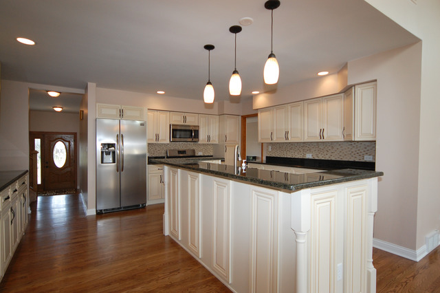 708 Crest Ave, Schaumburg, IL 60193 photo 2