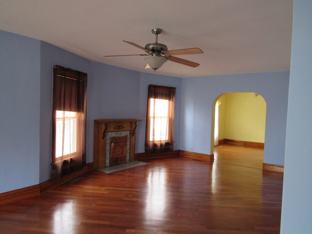 520 Clark St, Aurora, IL 60505 photo 4