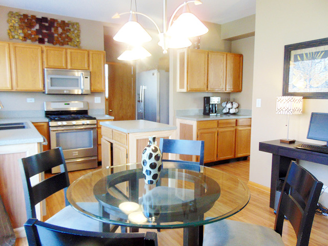 16061 S Arbor Dr, Plainfield, IL 60586 photo 2