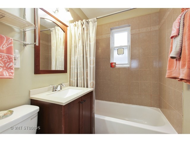 6055 N Campbell Ave, Chicago, IL 60659 photo 16