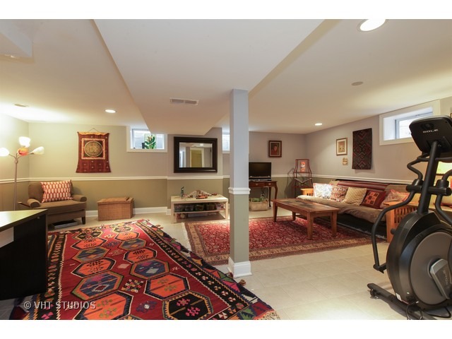 6055 N Campbell Ave, Chicago, IL 60659 photo 9