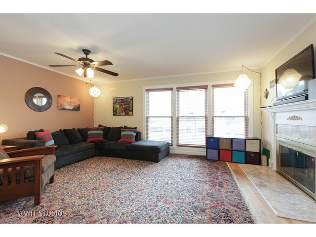 6055 N Campbell Ave, Chicago, IL 60659 photo 3