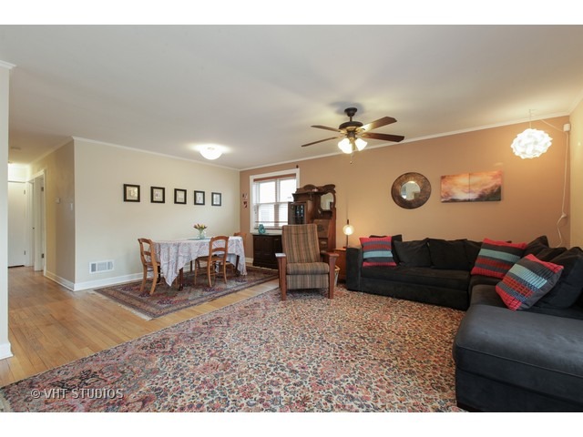 6055 N Campbell Ave, Chicago, IL 60659 photo 4