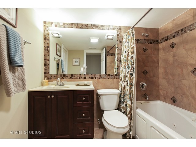 6055 N Campbell Ave, Chicago, IL 60659 photo 17