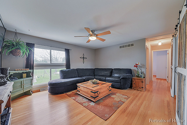 240 E Benton St, Oswego, IL 60543 photo 2