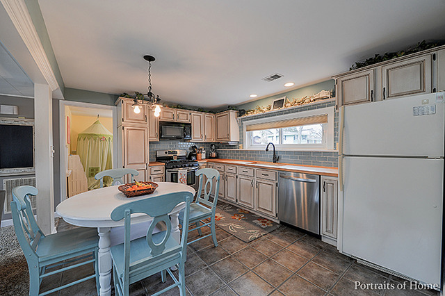 240 E Benton St, Oswego, IL 60543 photo 3