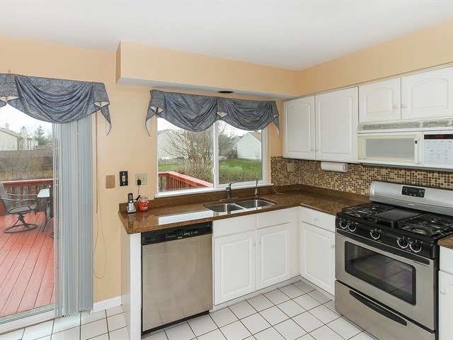 878 Tallgrass Dr, Bartlett, IL 60103 photo 9
