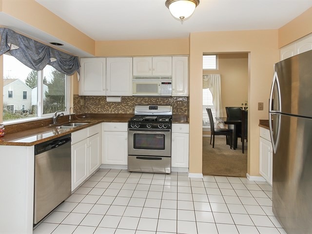 878 Tallgrass Dr, Bartlett, IL 60103 photo 8