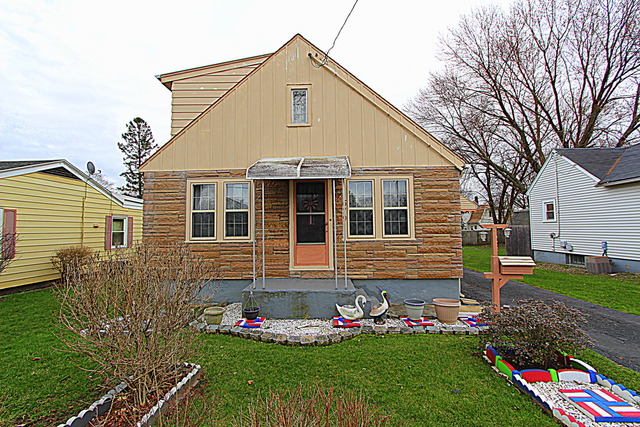 679 Ludlow Ave, Elgin, IL 60120 photo 2
