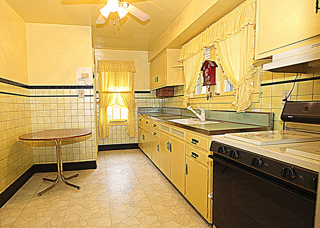 679 Ludlow Ave, Elgin, IL 60120 photo 4