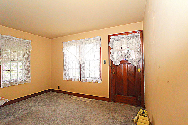 679 Ludlow Ave, Elgin, IL 60120 photo 7