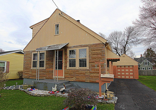 679 Ludlow Ave, Elgin, IL 60120 photo 1