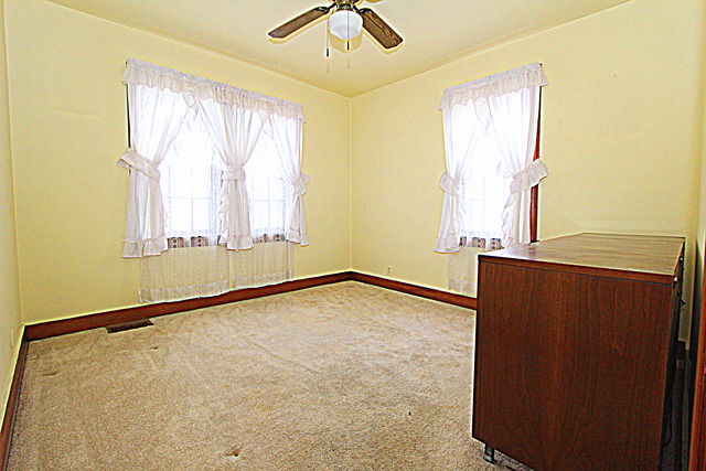 679 Ludlow Ave, Elgin, IL 60120 photo 8