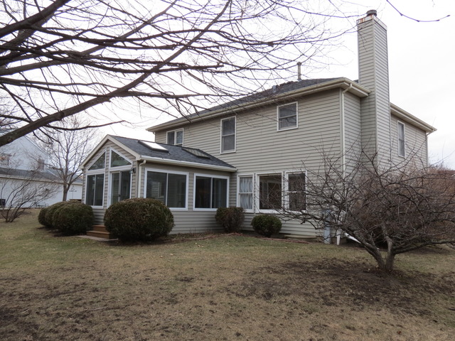 6695 Foxworth Ln, Gurnee, IL 60031 photo 2
