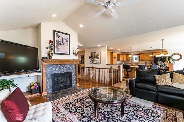 38 W315 Stevens Ln, Elgin, IL 60124 photo 4