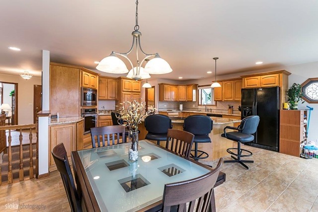 38 W315 Stevens Ln, Elgin, IL 60124 photo 8