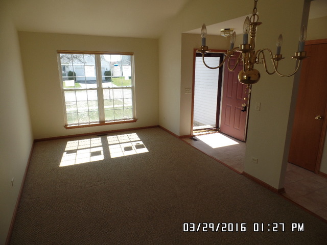 231 E Daisy Cir, Romeoville, IL 60446 photo 2