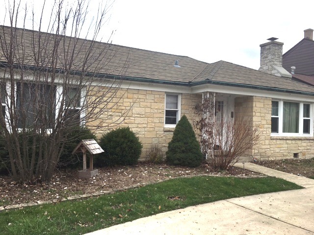 1610 N Riverside Dr, Mchenry, IL 60050 photo 1