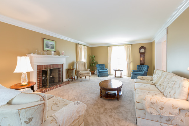 6345 Martin Dr, Willowbrook, IL 60527 photo 5