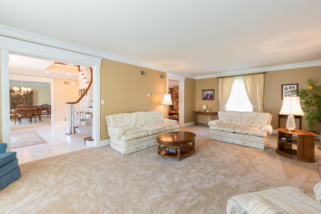 6345 Martin Dr, Willowbrook, IL 60527 photo 4