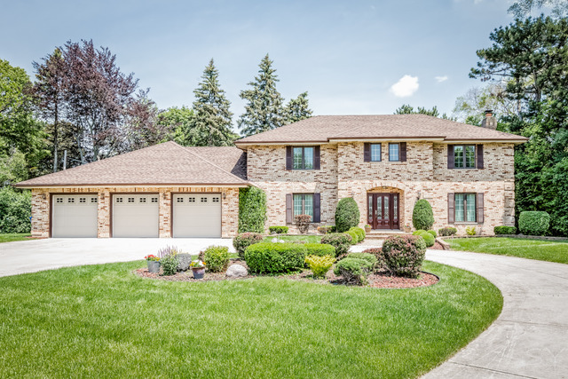 6345 Martin Dr, Willowbrook, IL 60527 photo 1