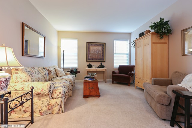 1006 Nighthawk Way, Cary, IL 60013 photo 2