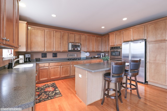 1006 Nighthawk Way, Cary, IL 60013 photo 4