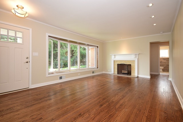 1332 Pine St, Glenview, IL 60025 photo 2