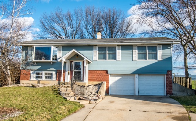 1121 Hermitage Cir, Hoffman Estates, IL 60169 photo 1