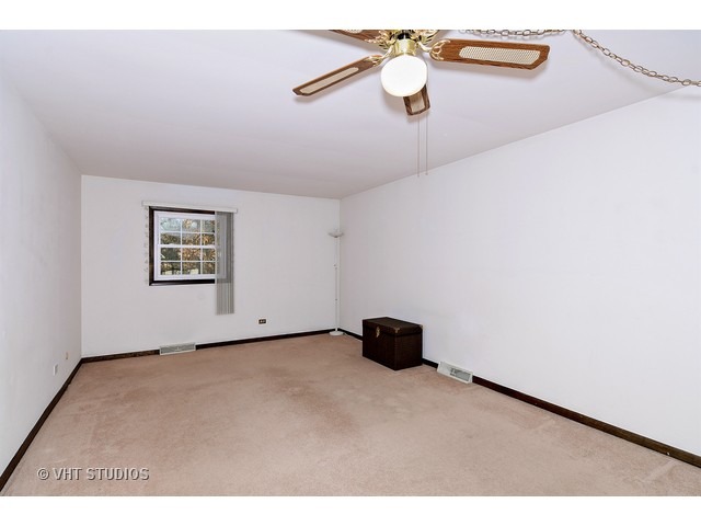 22900 Oakland Dr, Steger, IL 60475 photo 9