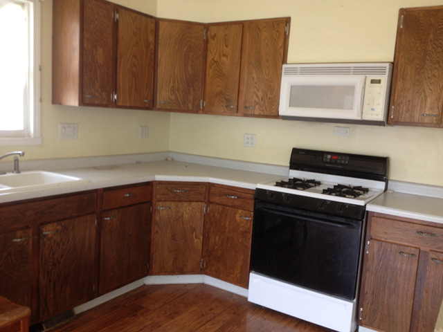 1526 Walnut St, Peru, IL 61354 photo 2