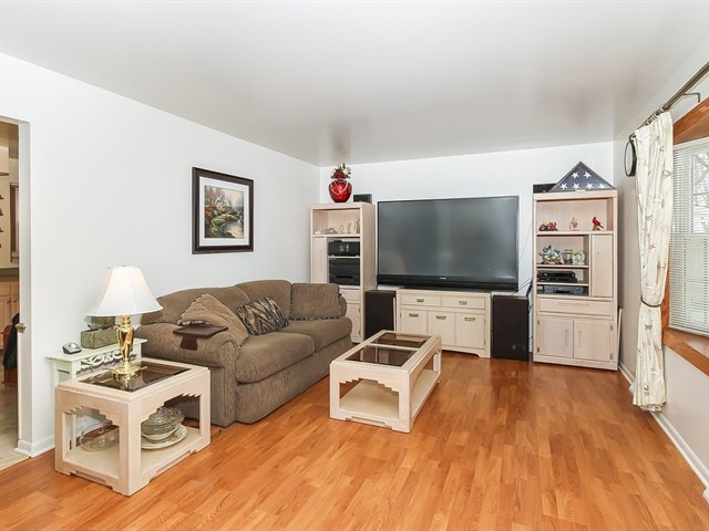 1255 Mallard Dr, Elgin, IL 60123 photo 5