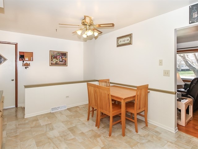 1255 Mallard Dr, Elgin, IL 60123 photo 9