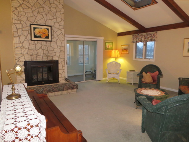 607 Kingston Blvd, Mchenry, IL 60050 photo 9