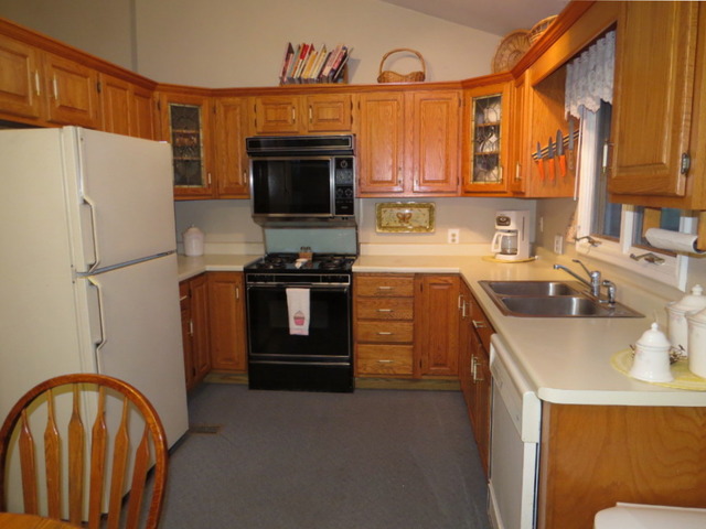 607 Kingston Blvd, Mchenry, IL 60050 photo 14