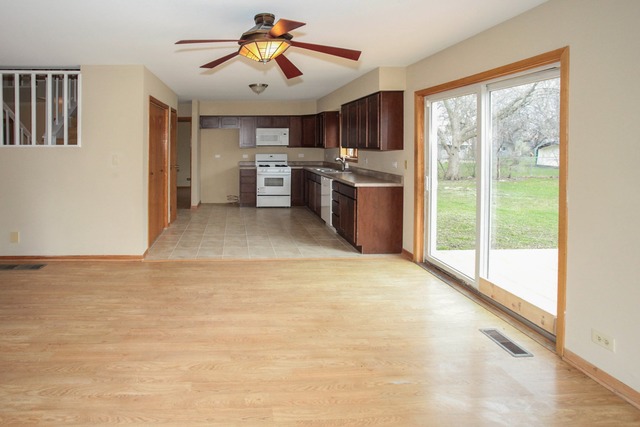 525 Russell St, Wheeling, IL 60090 photo 6