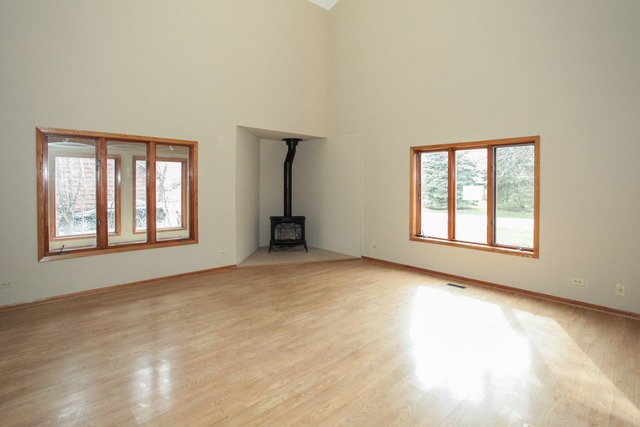 525 Russell St, Wheeling, IL 60090 photo 2