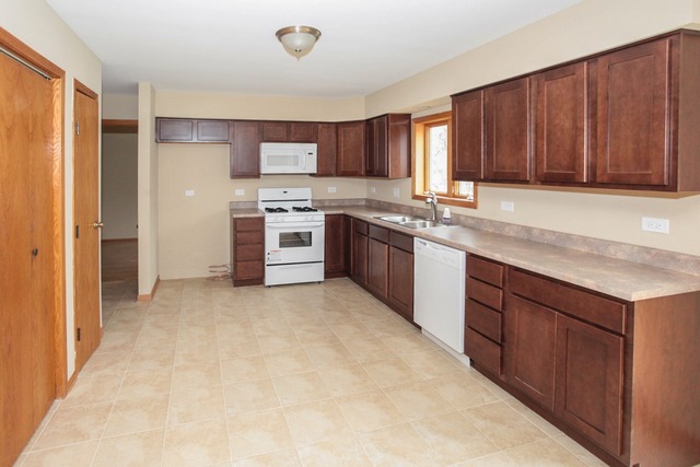 525 Russell St, Wheeling, IL 60090 photo 9