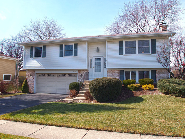 1112 W Sturbridge Dr, Hoffman Estates, IL 60192 photo 1