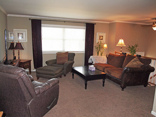 1112 W Sturbridge Dr, Hoffman Estates, IL 60192 photo 4